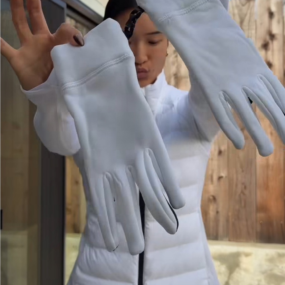 Athleta White Soft Shell Tech-Enabled Gloves Nwt - image 4